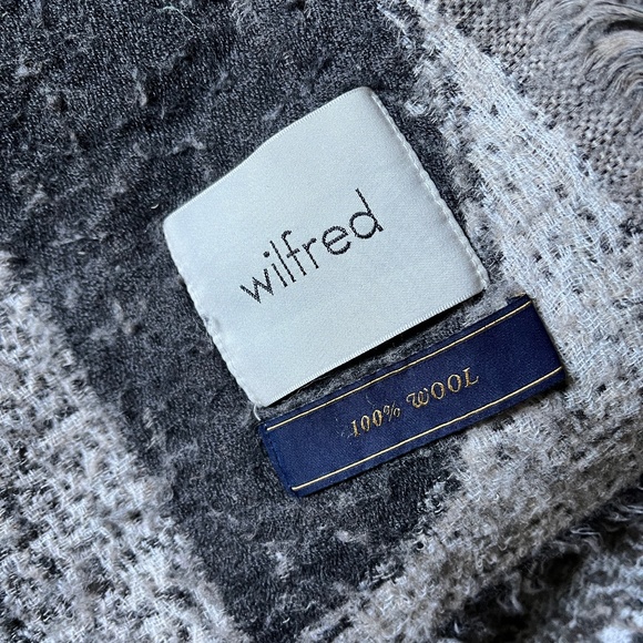 Wilfred / Aritzia wool blanket scarf, in Shades of Grey - Picture 6 of 6